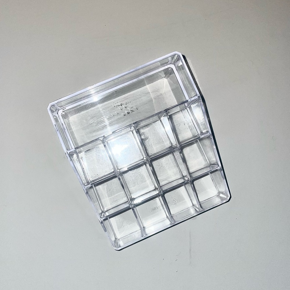 Plastic makeup holder!